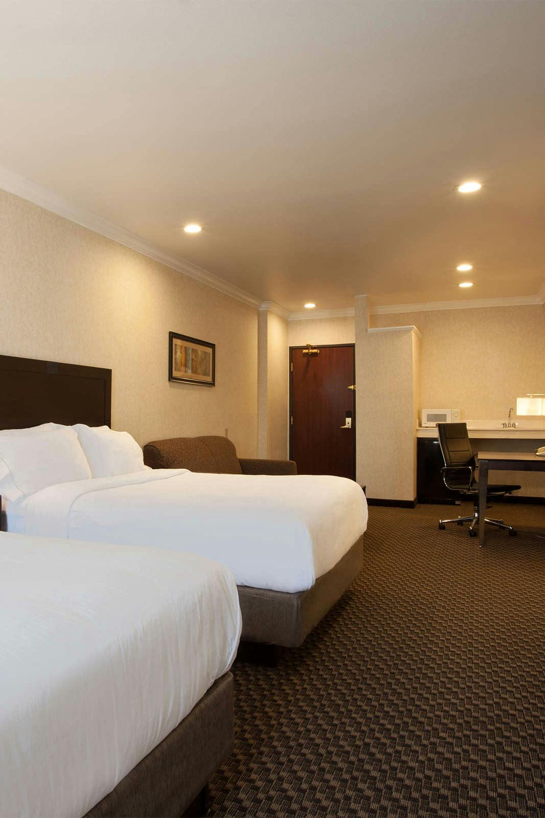 Hotel Holiday Inn Express & Suites Davis University Area photo 3