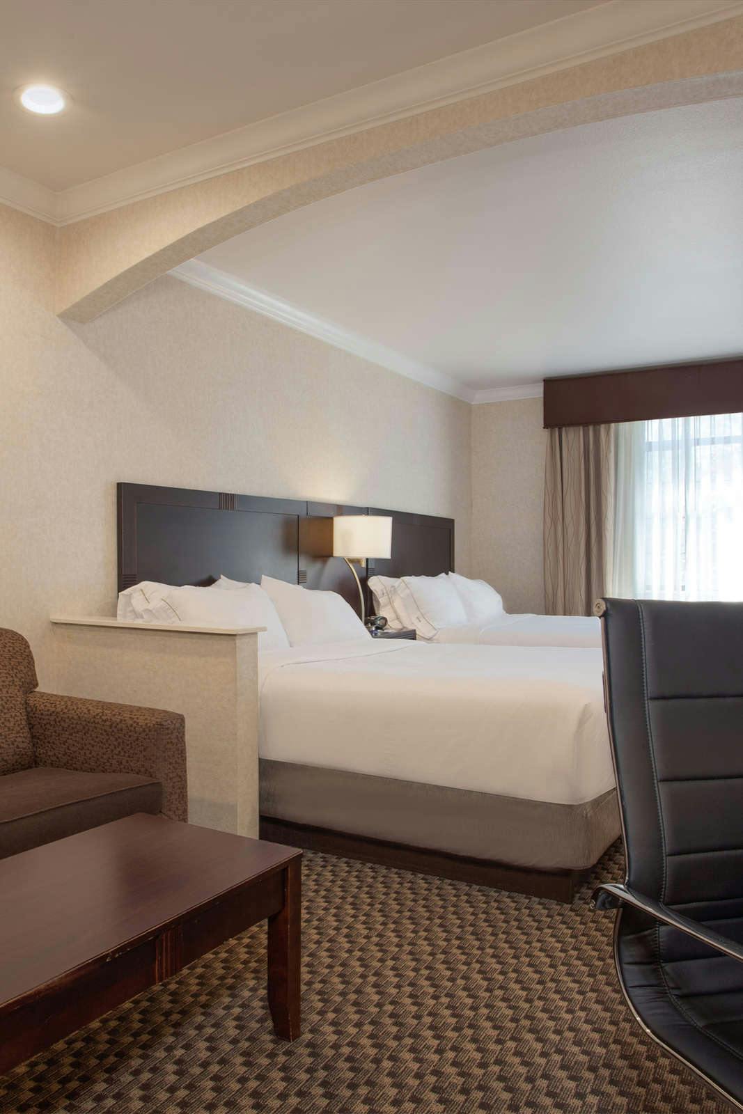 Hotel Holiday Inn Express & Suites Davis University Area photo 2