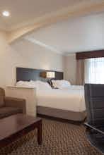 Hotel Holiday Inn Express & Suites Davis University Area photo 2