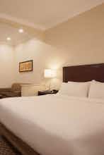 Hotel Holiday Inn Express & Suites Davis University Area photo 1