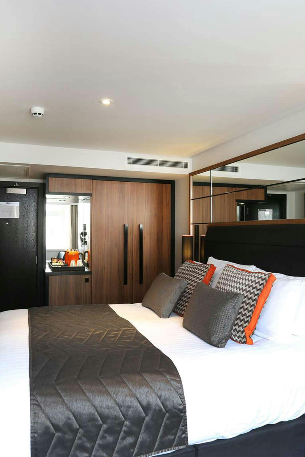 Hotel Crowne Plaza Gerrards Cross photo 3