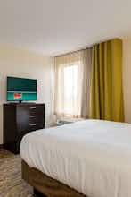 Hotel Holiday Inn & Suites Calgary Airport North photo 1