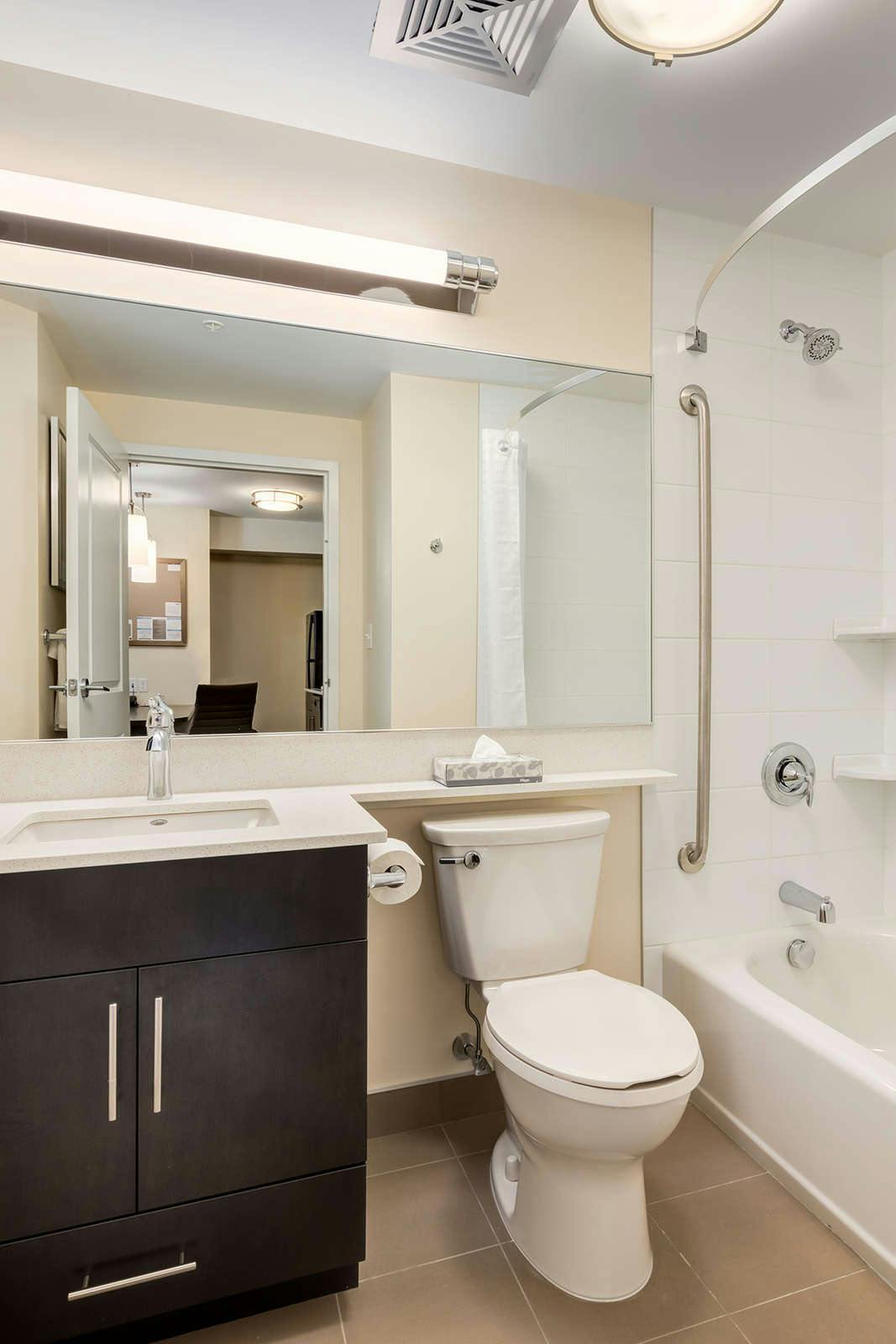 Hotel Holiday Inn & Suites Calgary Airport North photo 2