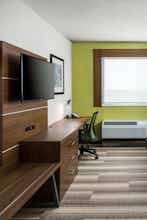 Hotel Holiday Inn Express Visalia photo 3