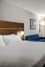 Hotel Holiday Inn Express Visalia photo 1