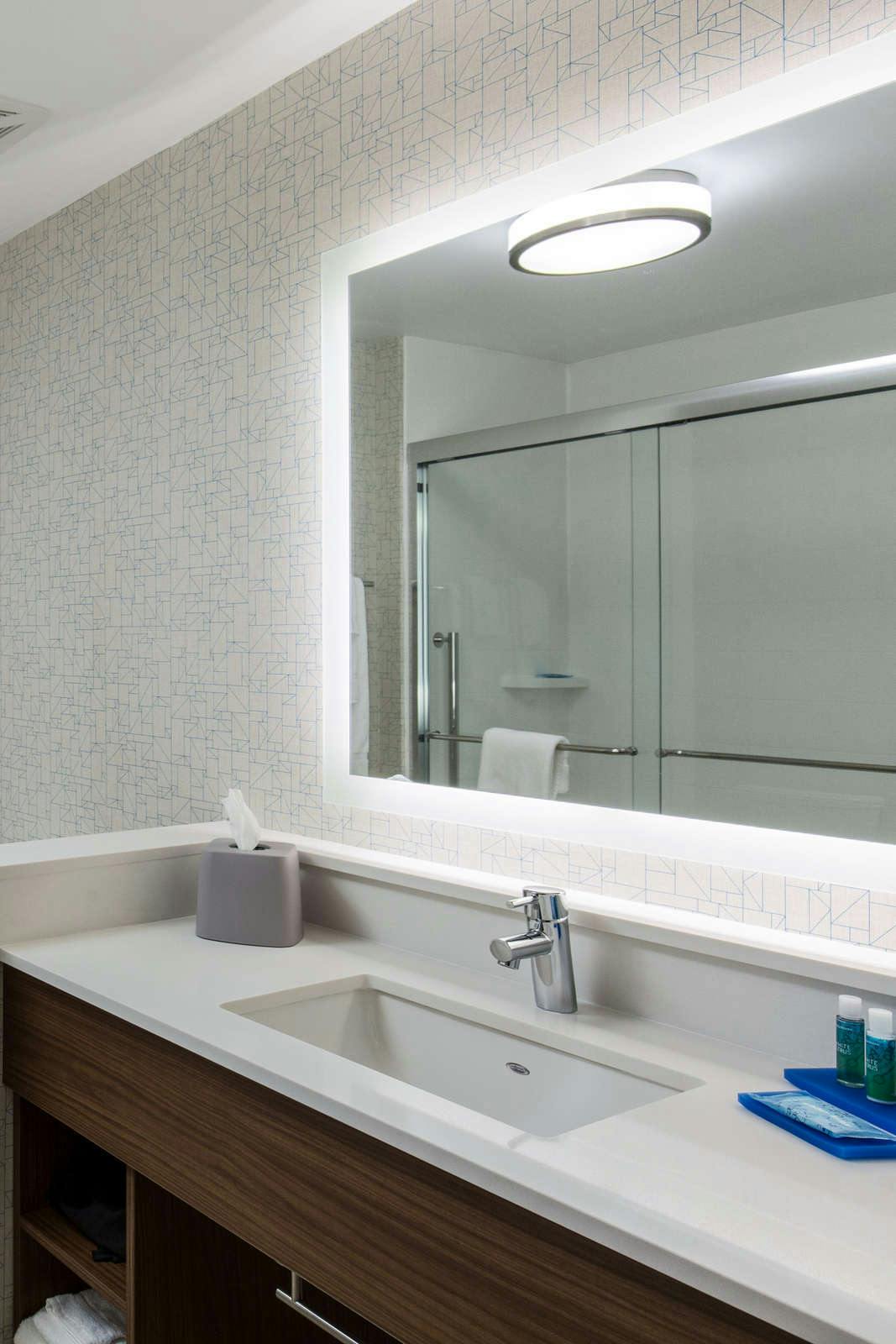 Hotel Holiday Inn Express Visalia photo 4