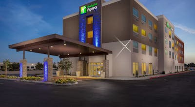 Holiday Inn Express Visalia