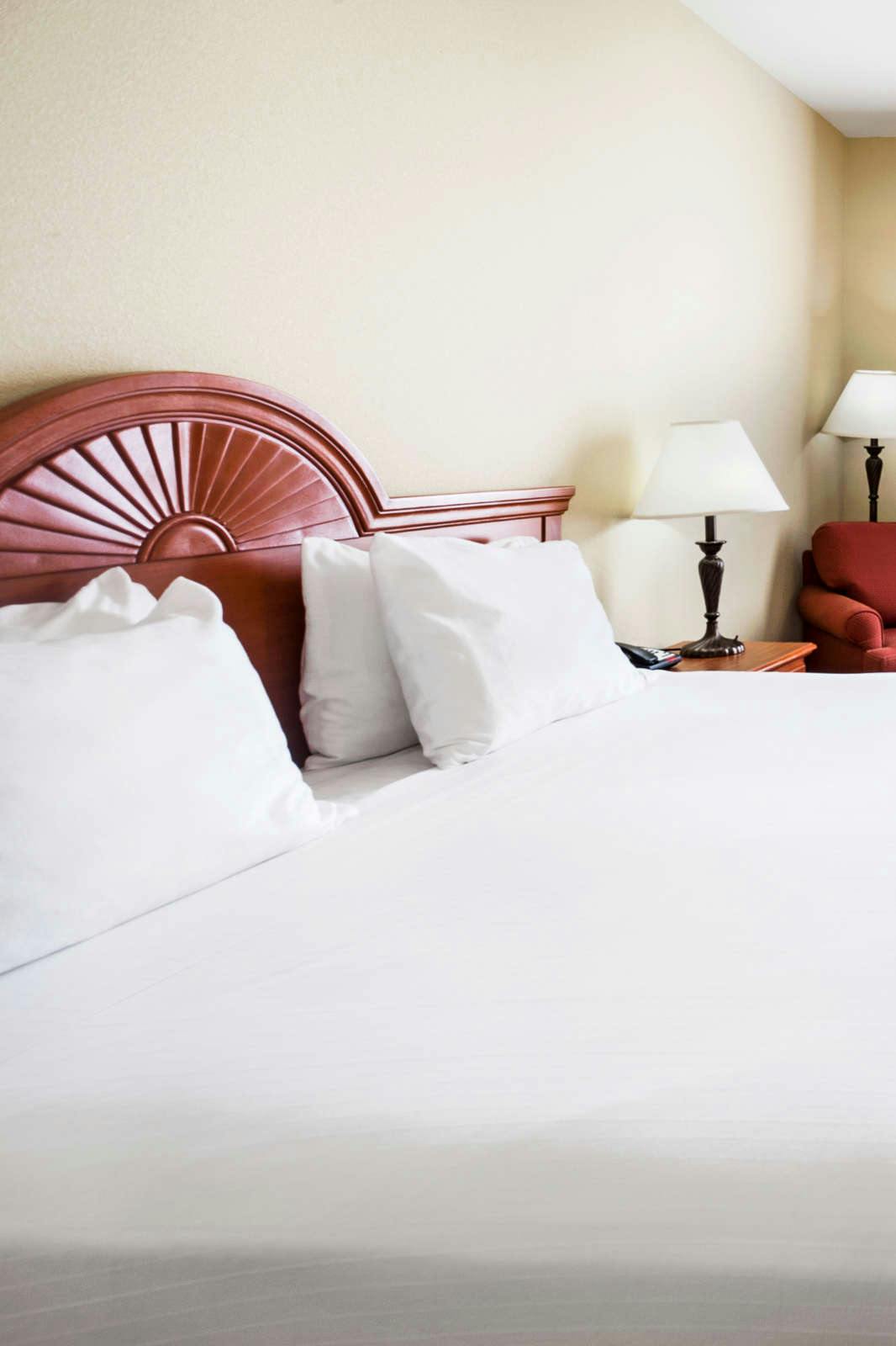 Hotel Holiday Inn Express Windsor Sonoma Wine Country photo 1