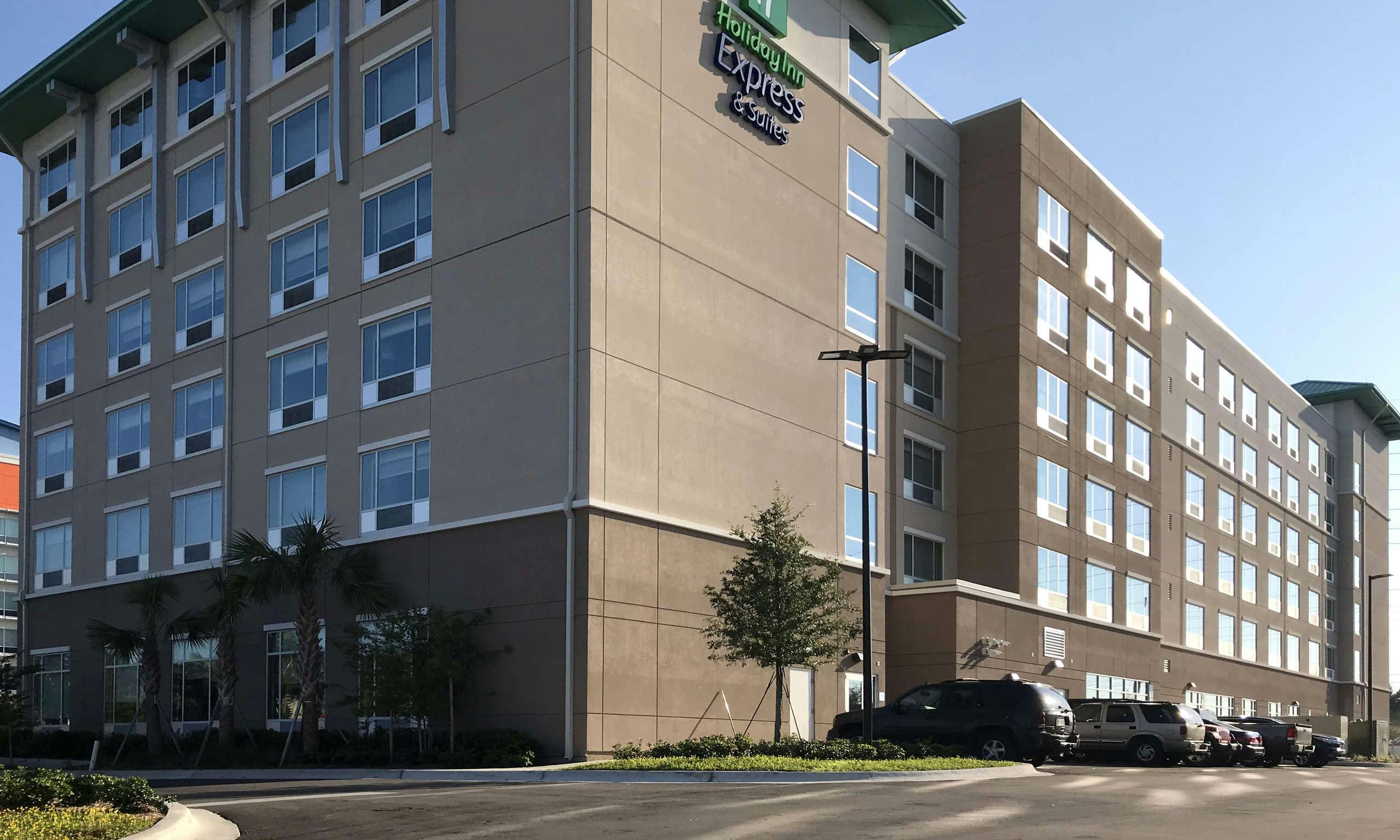 Holiday Inn Express & Suites Orlando At Seaworld