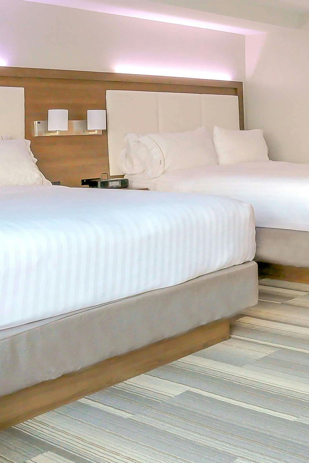 Hotel Holiday Inn Express & Suites Miami Airport East photo 2