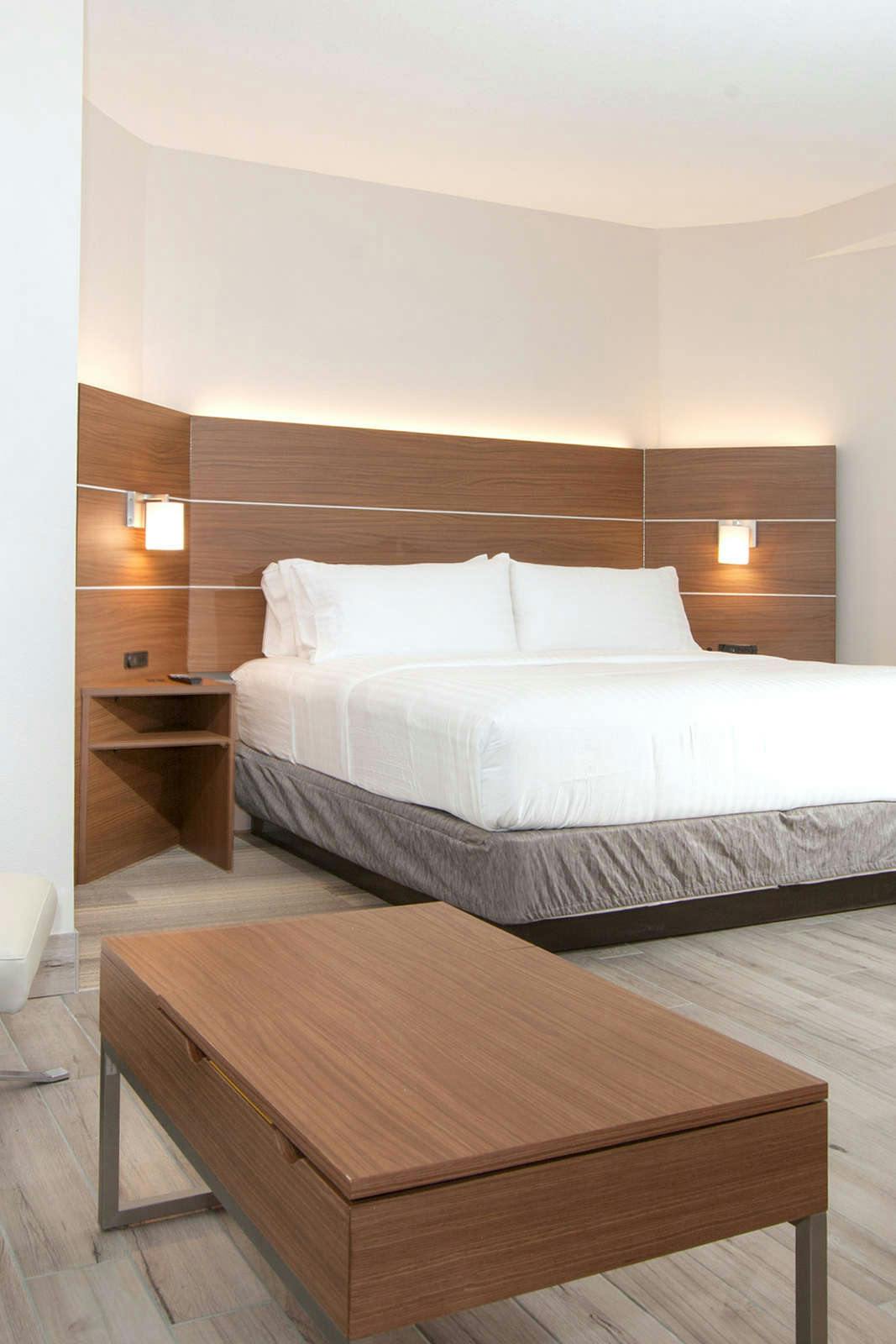 Hotel Holiday Inn Express & Suites Panama City Beach Beachfront photo 2