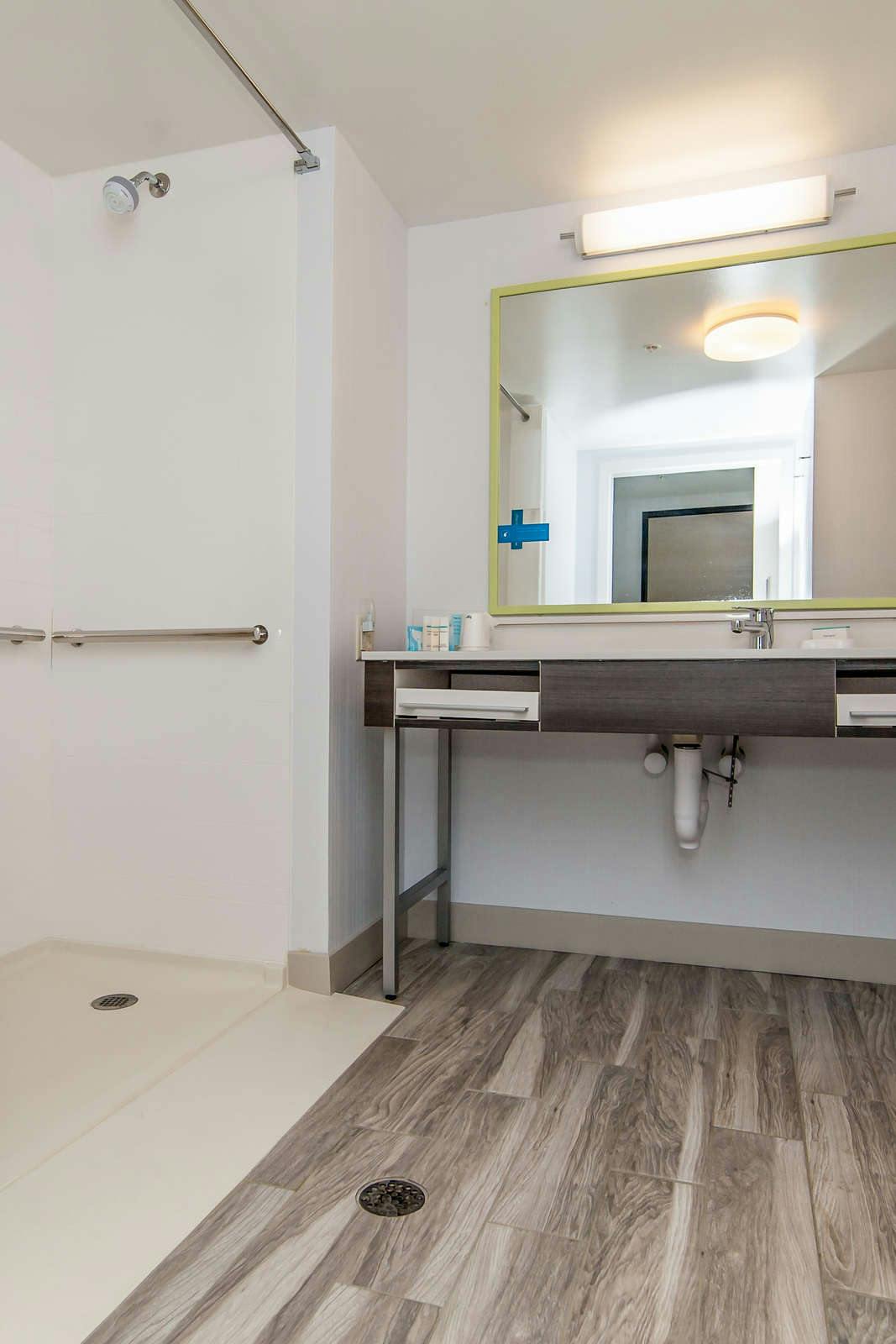 Hotel Hampton Inn by Hilton Norwich photo 5