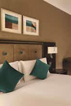 Hotel Doubletree By Hilton Hotel Woking photo 1