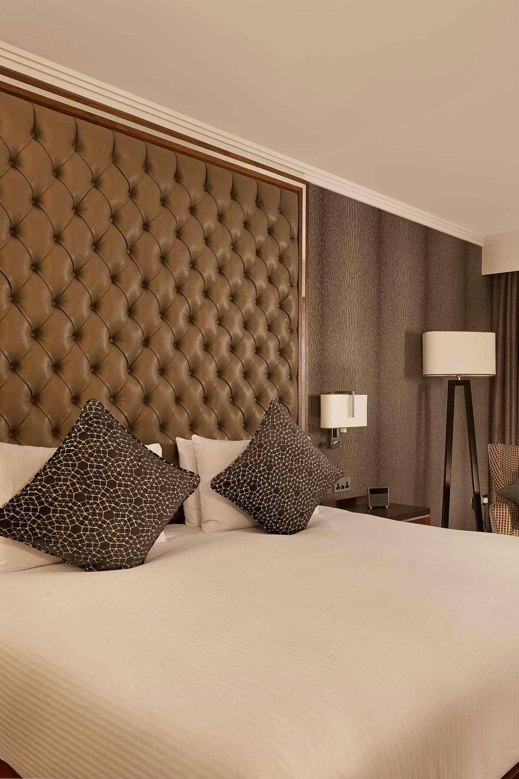 Hotel Doubletree By Hilton Hotel Woking photo 2