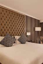 Hotel Doubletree By Hilton Hotel Woking photo 2