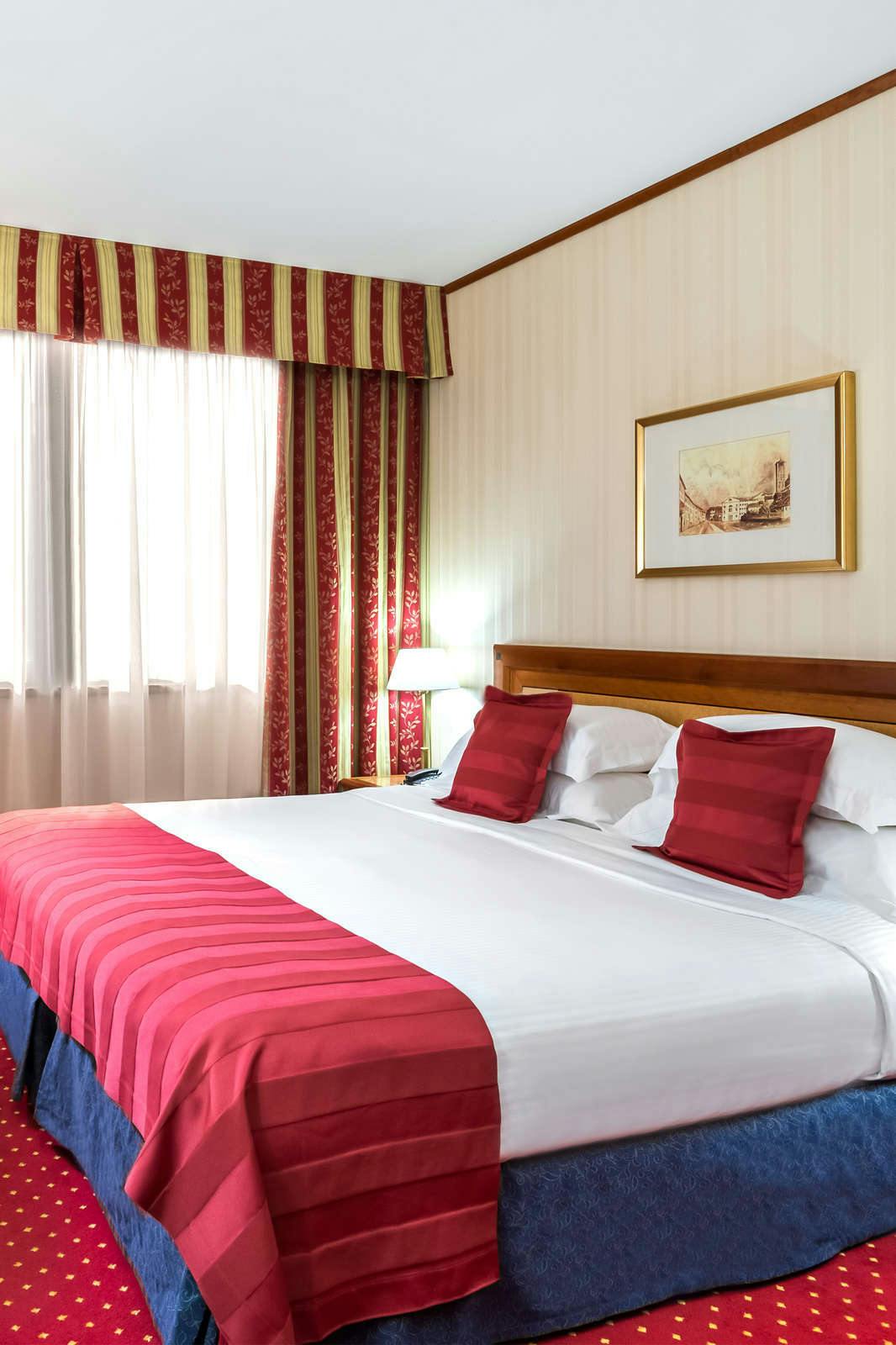 Hotel Crowne Plaza Milan Linate photo 2