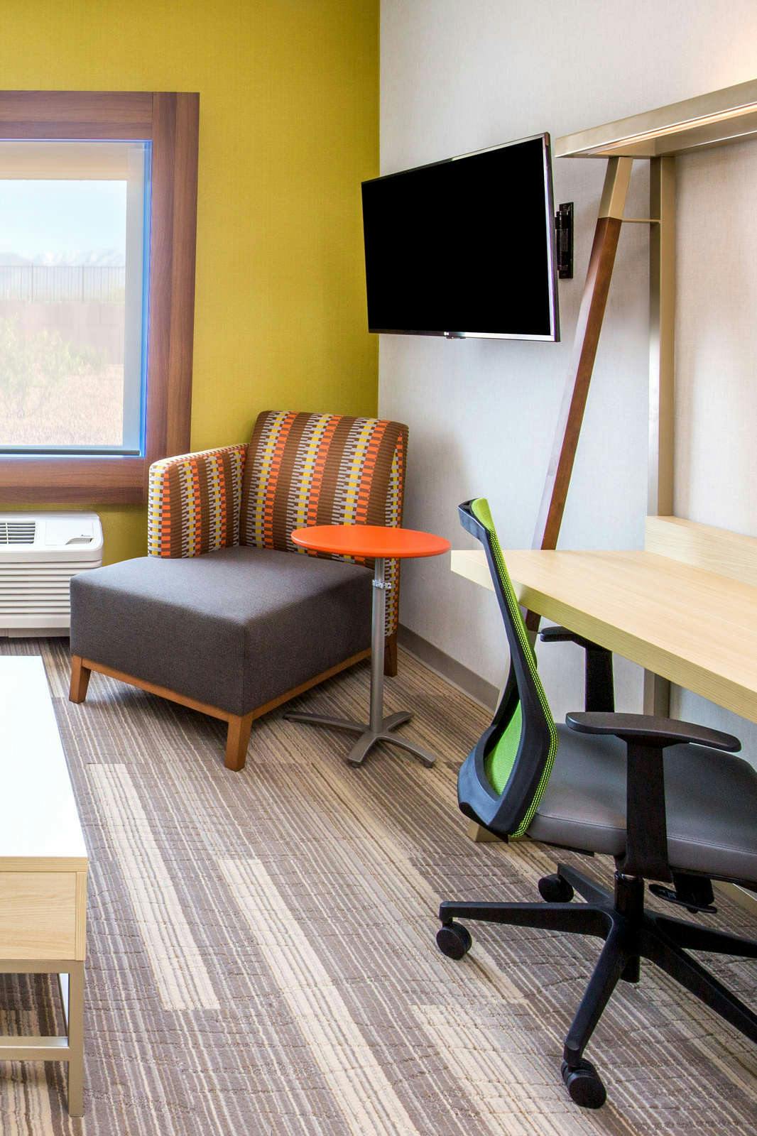 Hotel Holiday Inn Express & Suites Pahrump photo 5