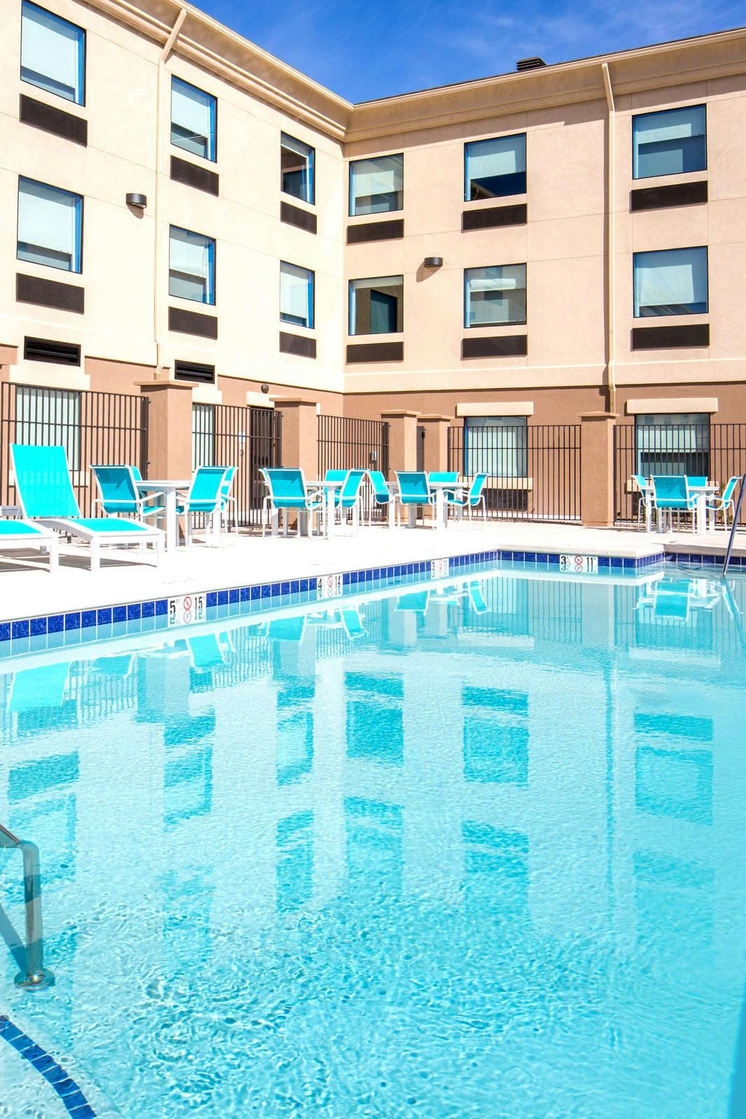 Hotel Holiday Inn Express & Suites Pahrump photo 1