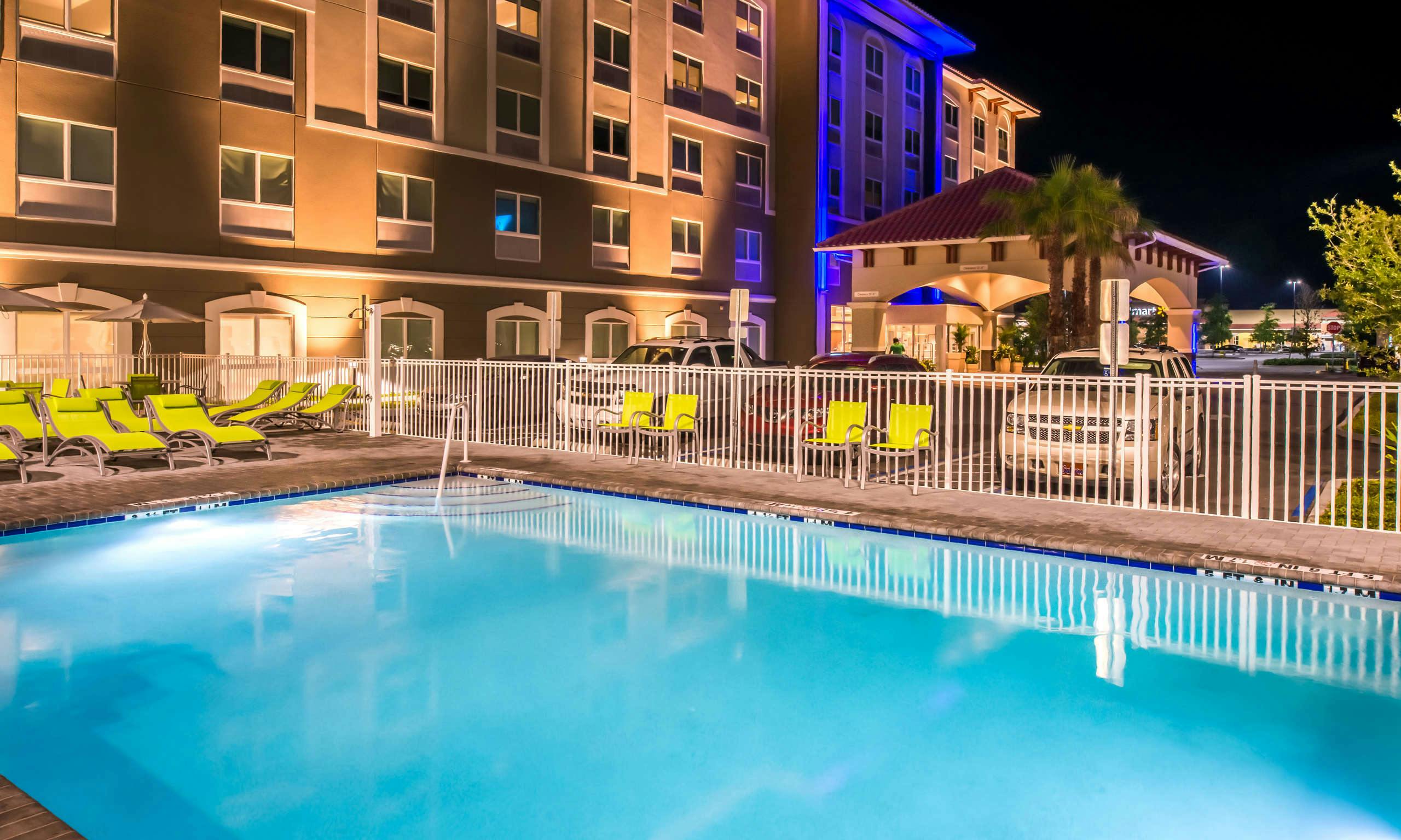 Holiday Inn Express & Suites St. Petersburg Madeira Beach