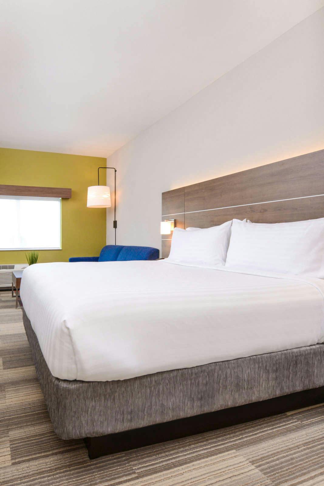 Hotel Holiday Inn Express & Suites St. Petersburg Madeira Beach photo 4