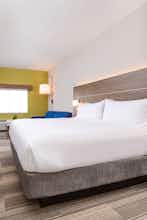 Hotel Holiday Inn Express & Suites St. Petersburg Madeira Beach photo 4