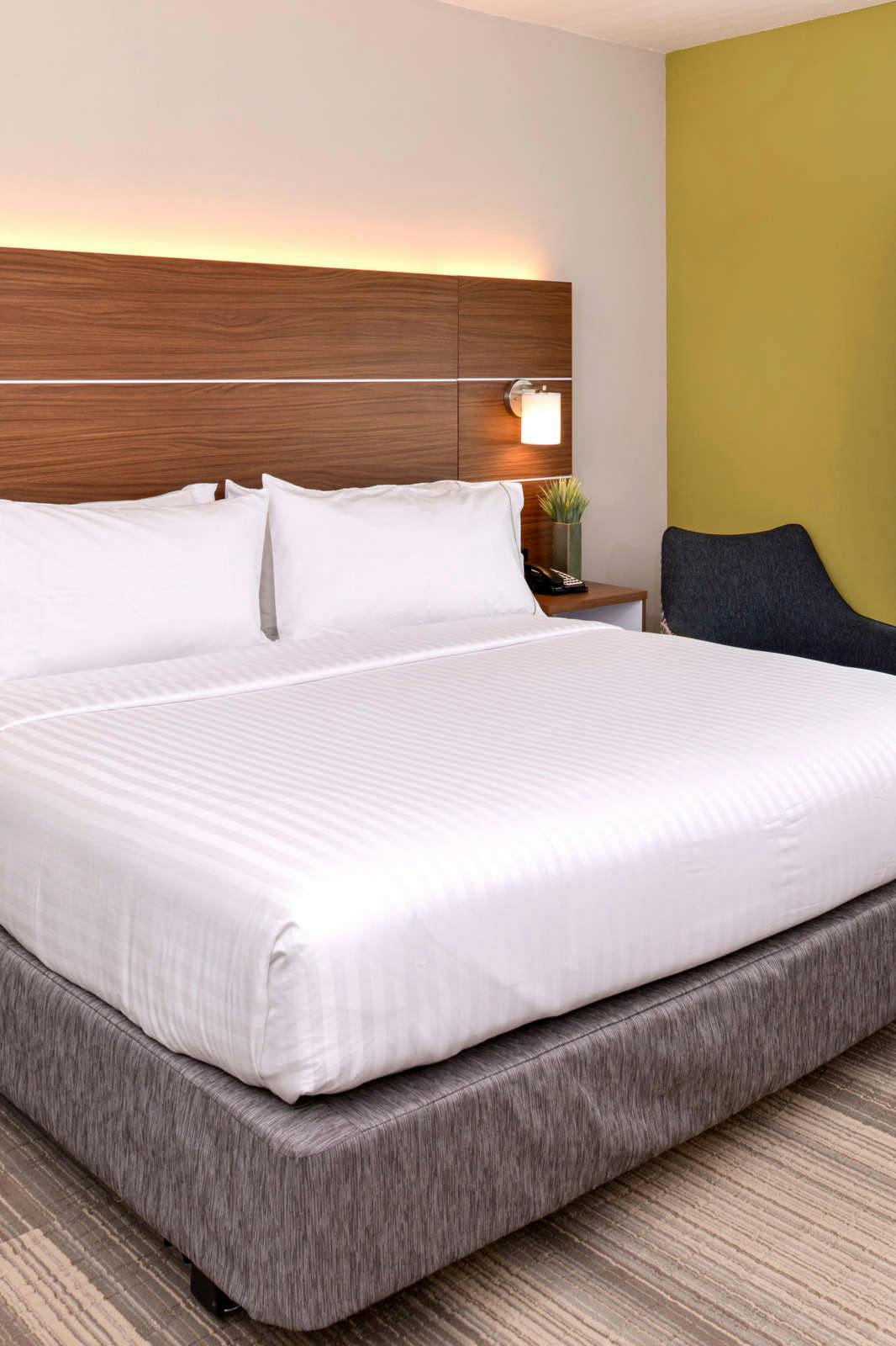 Hotel Holiday Inn Express & Suites St. Petersburg Madeira Beach photo 3