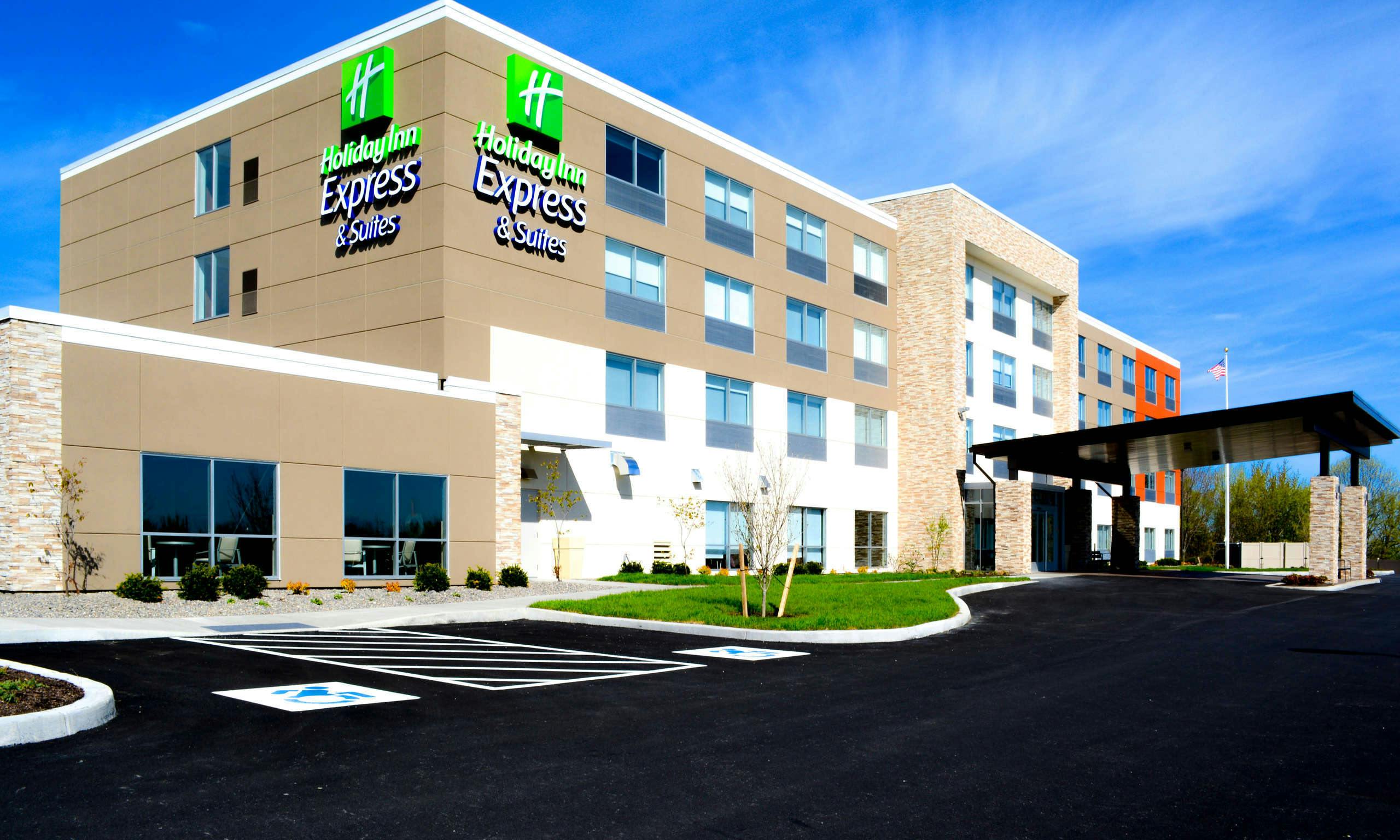 Holiday Inn Express & Suites Oswego