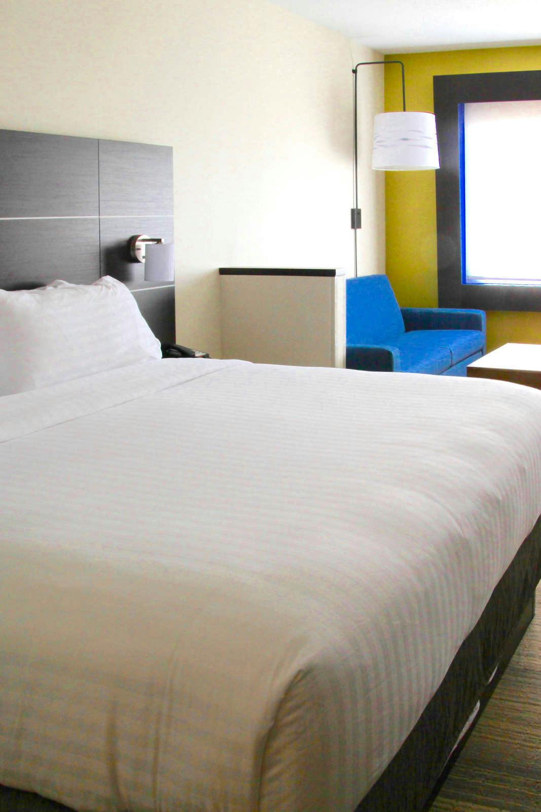 Hotel Holiday Inn Express & Suites Oswego photo 2