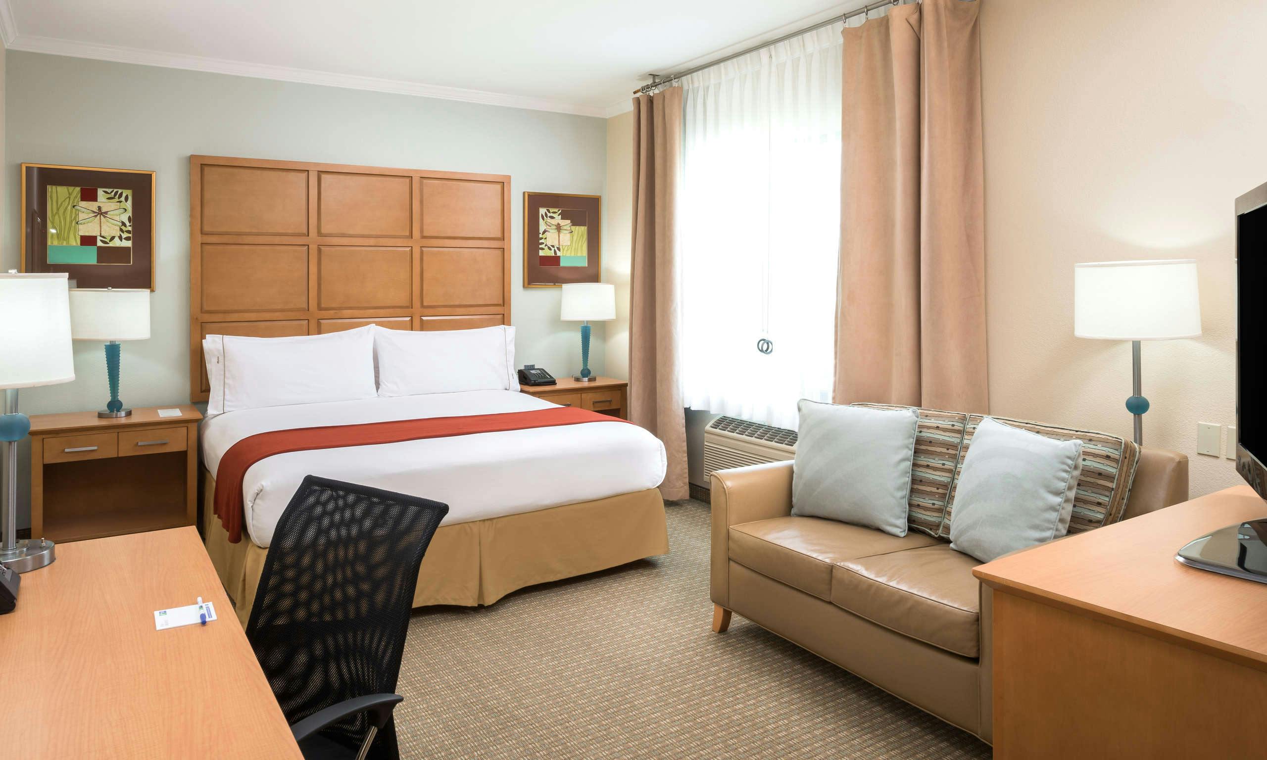 Holiday Inn Express & Suites Santa Clara Silicon Valley