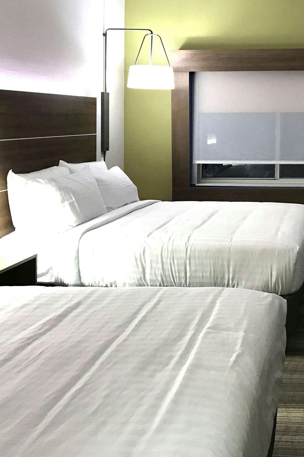 Hotel Holiday Inn Express Naples South I-75 photo 2
