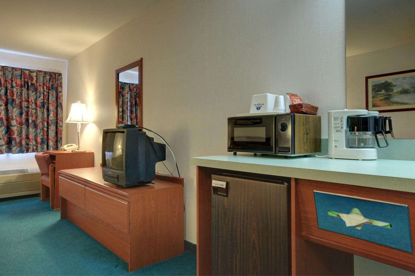 Hotel Americas Best Value Inn & Suites Forest Grove Hillsboro photo 2