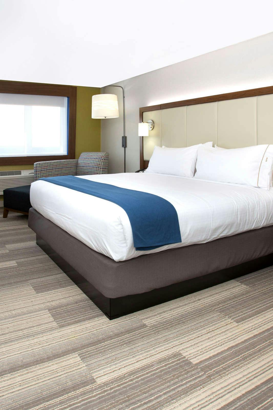 Hotel Holiday Inn Express & Suites Queensbury Lake George Area photo 4