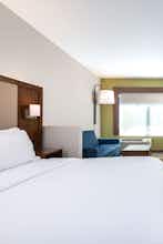 Hotel Holiday Inn Express & Suites Queensbury Lake George Area photo 3
