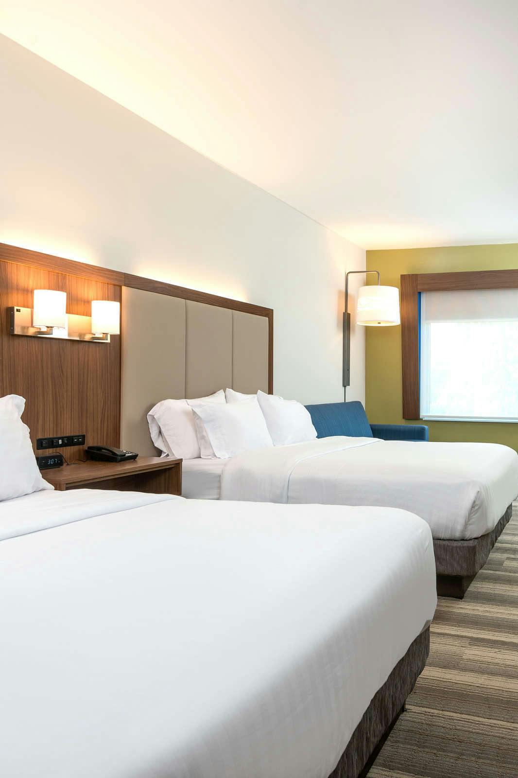 Hotel Holiday Inn Express & Suites Queensbury Lake George Area photo 5