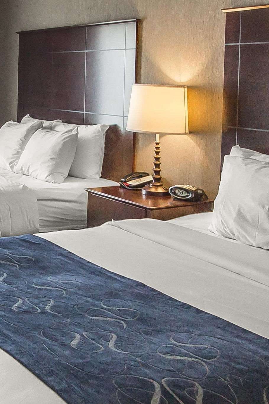 Hotel Comfort Suites Hudson I-94 Hudson WI photo 2