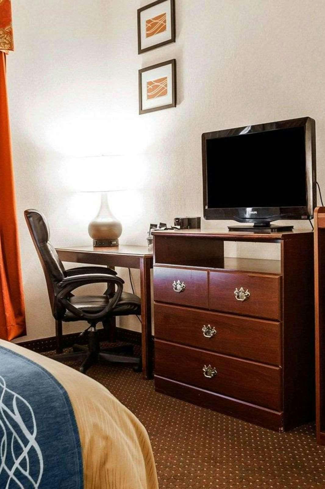 Hotel Quality Inn Kingdom City MO photo 2