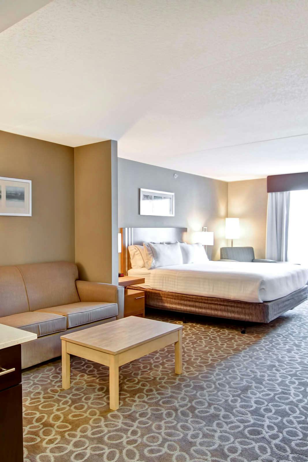 Hotel Holiday Inn Express & Suites Oshawa Downtown - Toronto Area photo 3