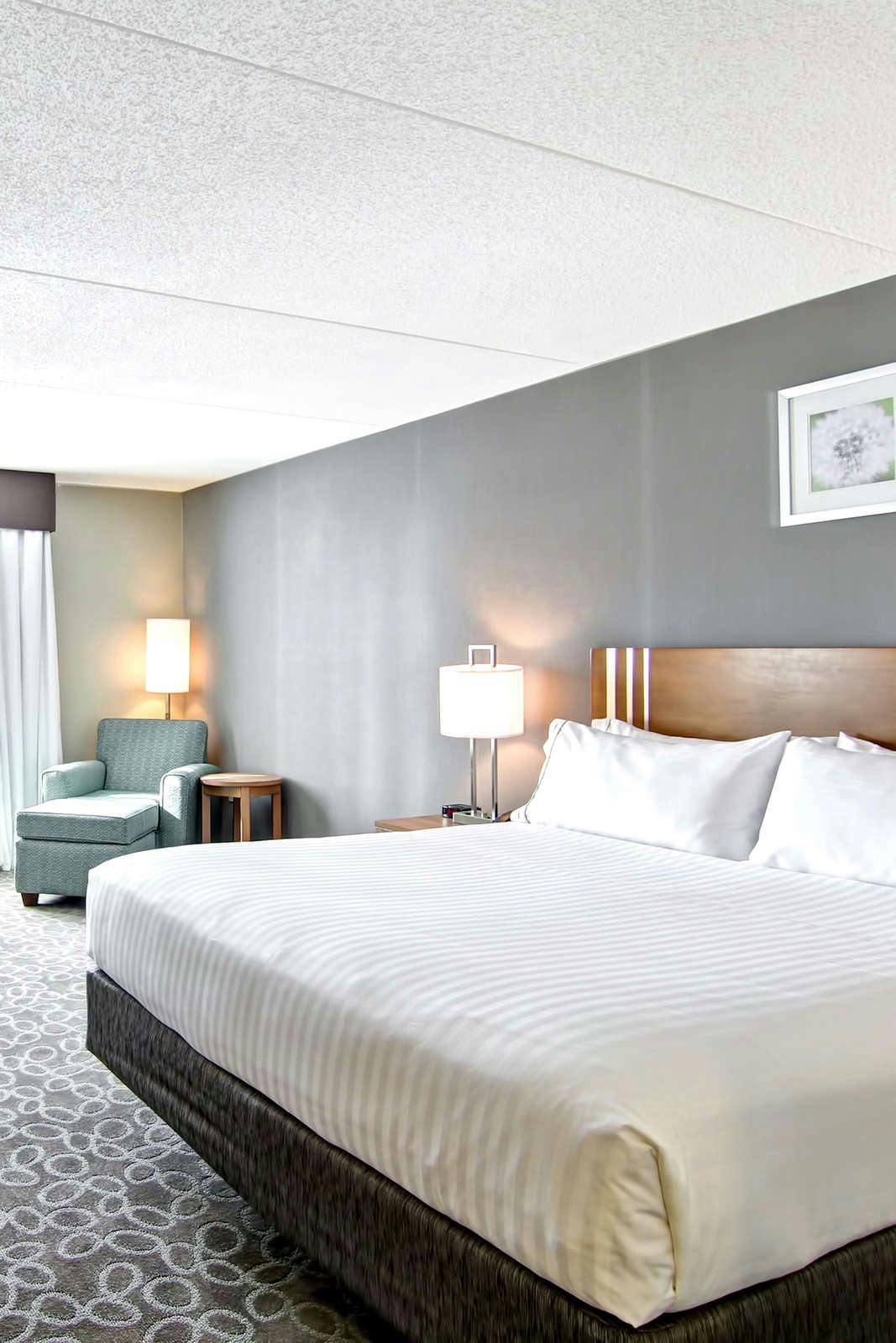 Hotel Holiday Inn Express & Suites Oshawa Downtown - Toronto Area photo 1