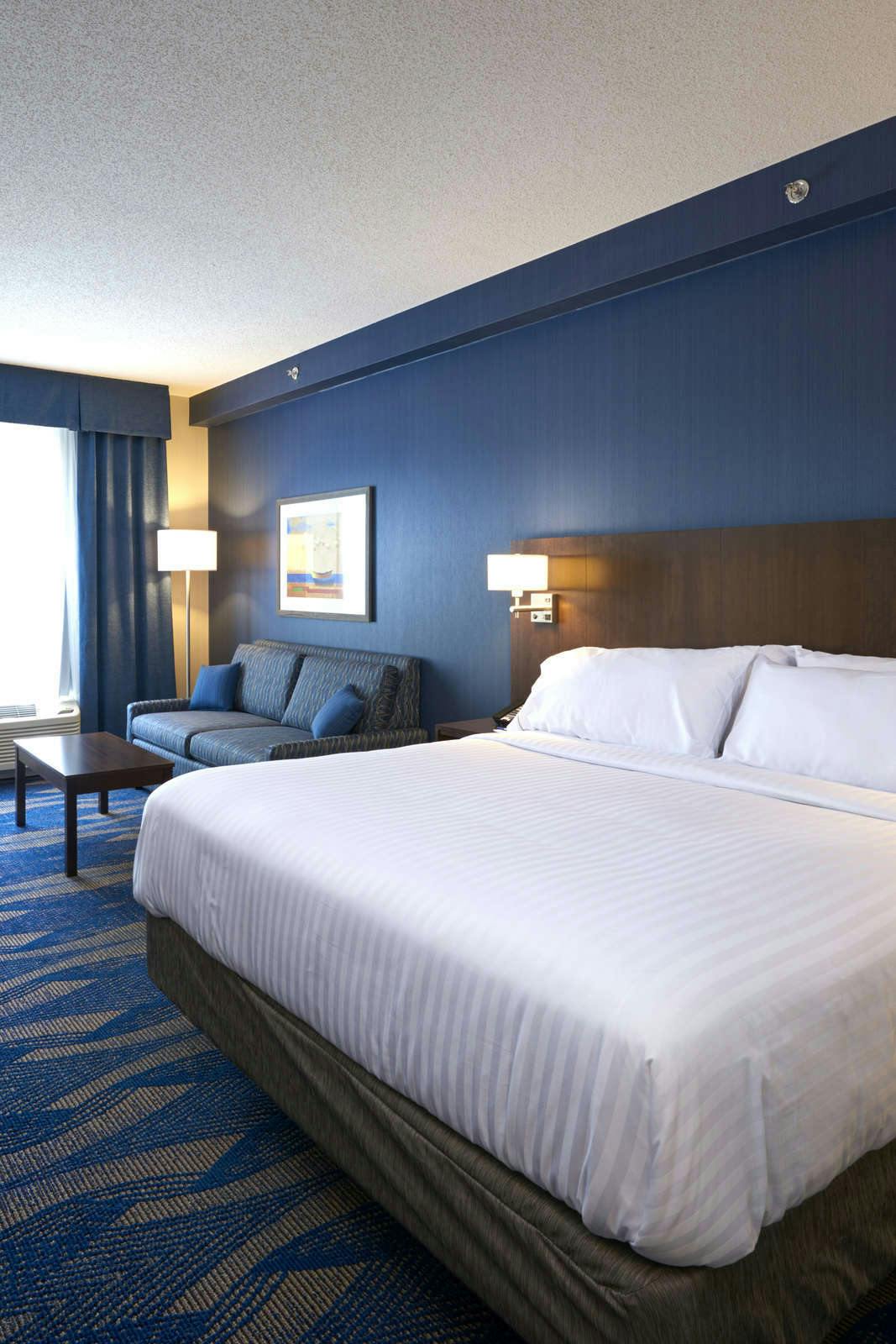 Hotel Holiday Inn Express & Suites St John's Airport photo 2