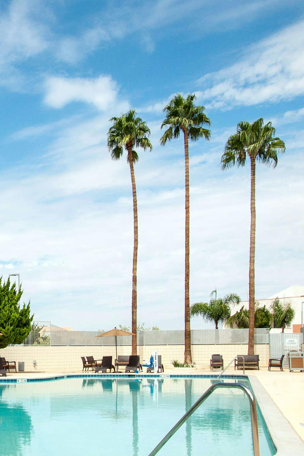 Hotel Holiday Inn Victorville photo 2