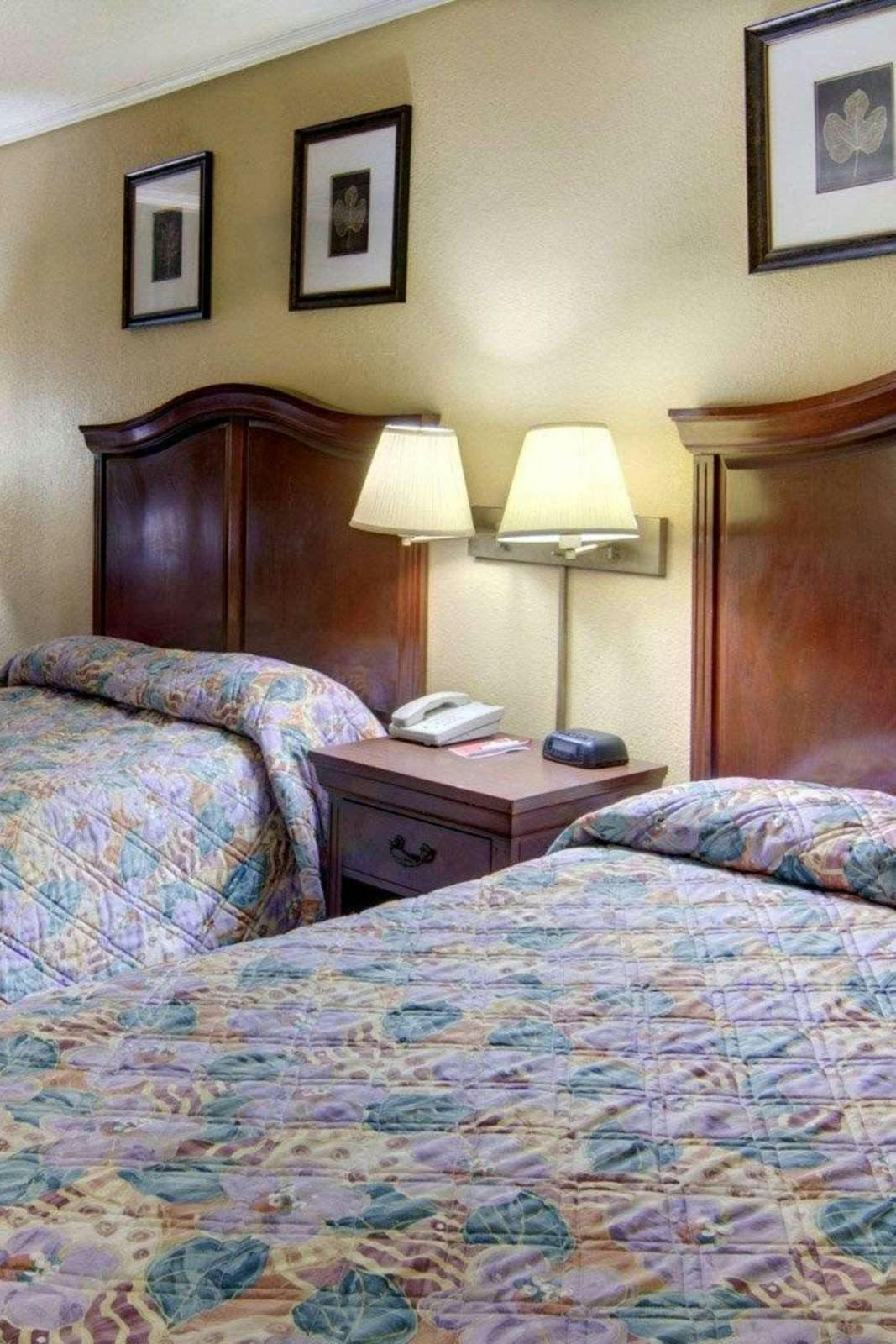 Hotel Rodeway Inn Conference Center El Dorado photo 5