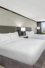 Hotel Hilton Vancouver Metrotown photo 2