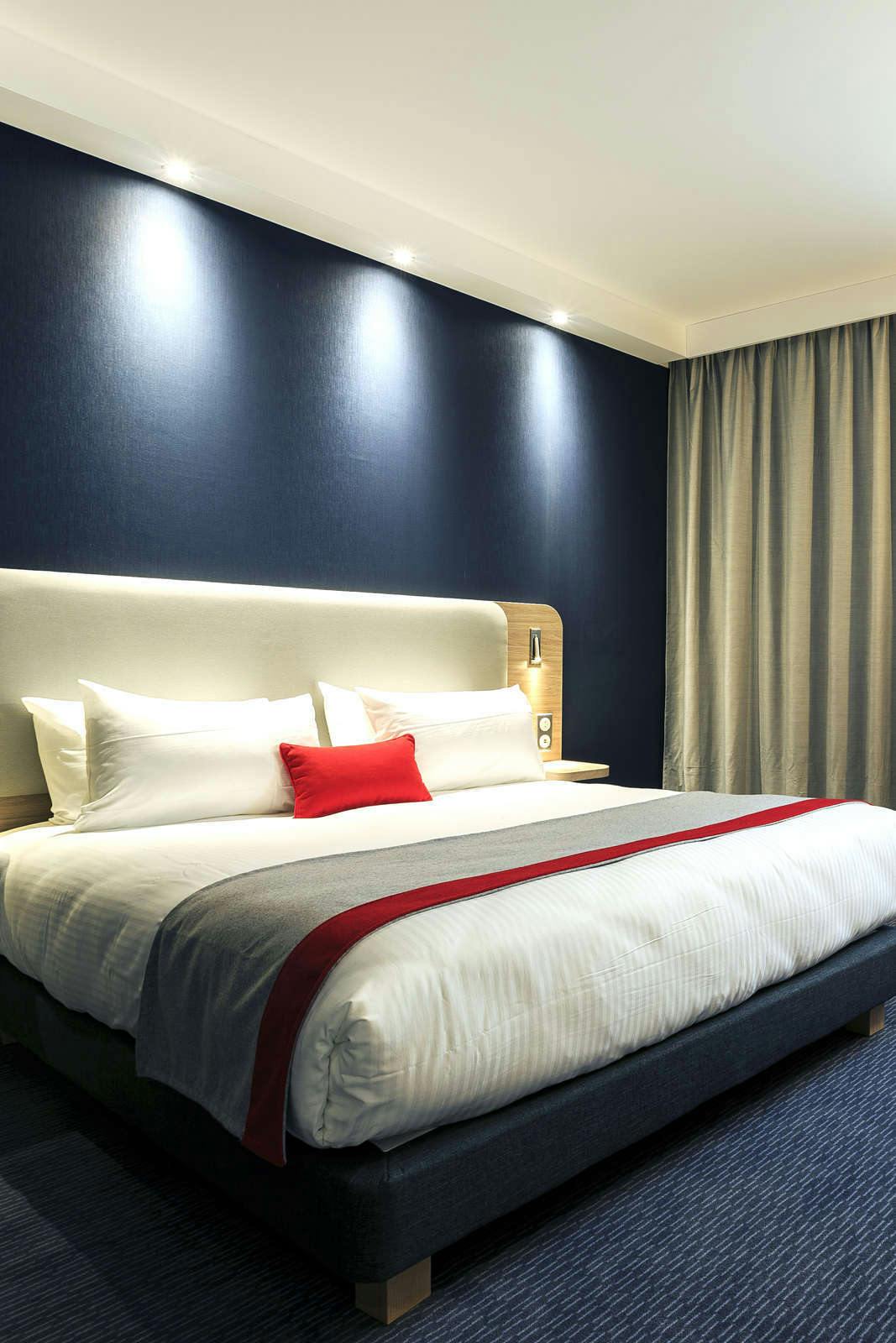 Hotel Holiday Inn Express Paris - Velizy photo 1