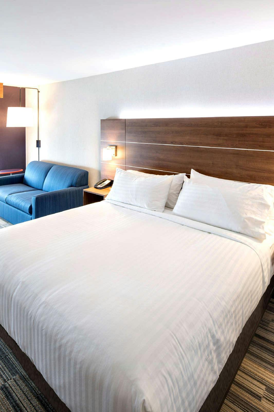 Hotel Holiday Inn Express Red Deer North photo 4