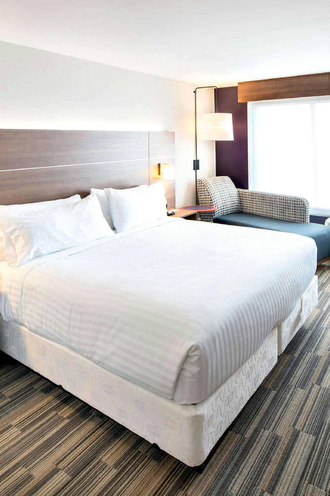 Hotel Holiday Inn Express Red Deer North photo 2