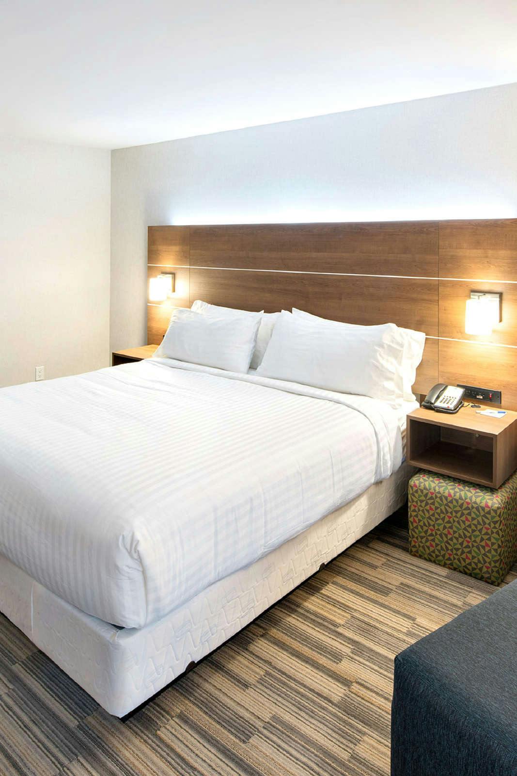 Hotel Holiday Inn Express Red Deer North photo 3