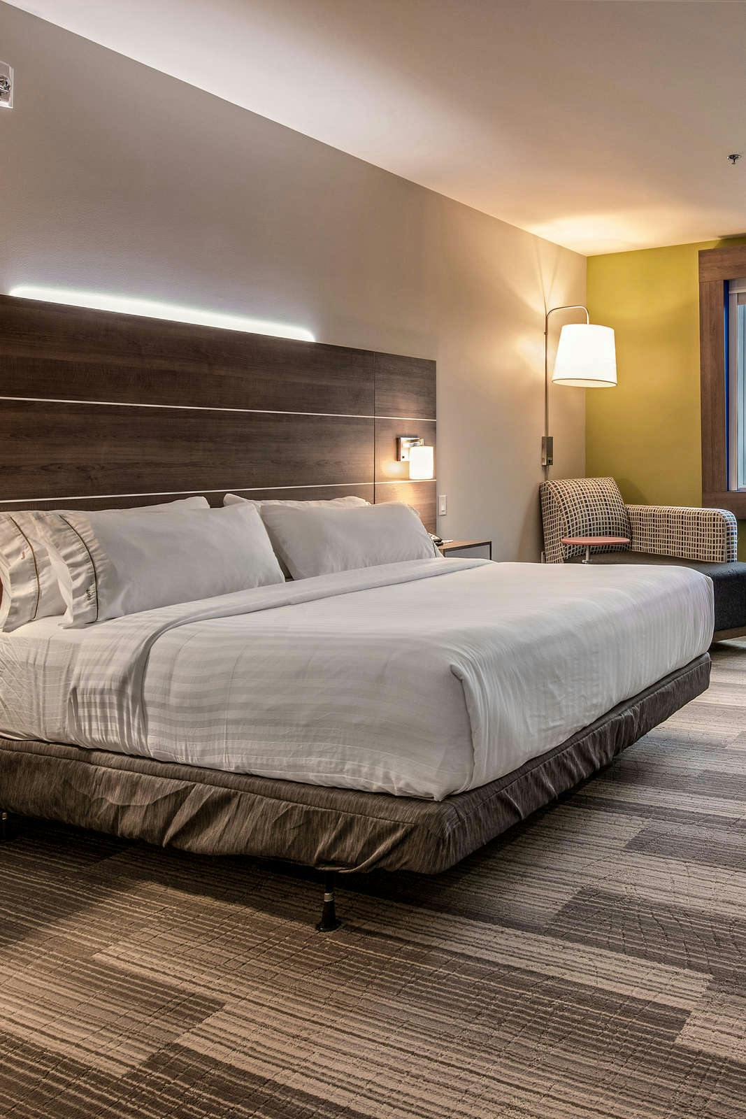 Hotel Holiday Inn Express & Suites Victoria Colwood photo 1