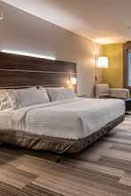 Hotel Holiday Inn Express & Suites Victoria Colwood photo 1