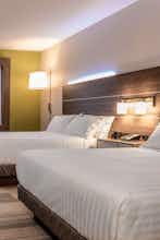 Hotel Holiday Inn Express & Suites Victoria Colwood photo 2