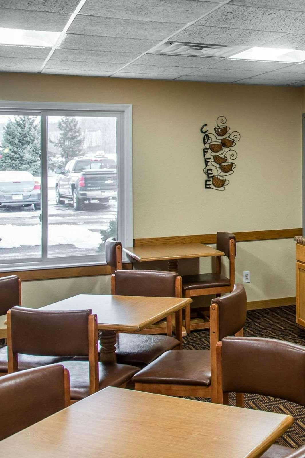 Hotel Coratel Inn & Suites By Jasper River Falls photo 5